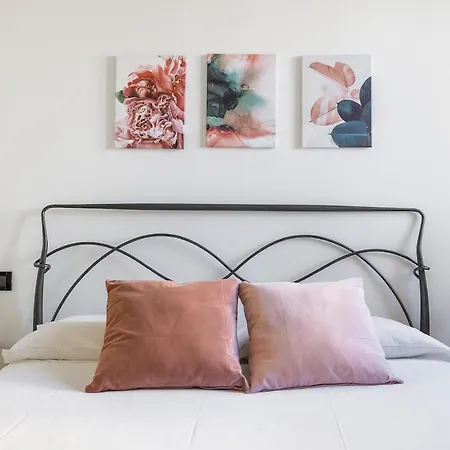 Del Carro 11 By District Bolonya