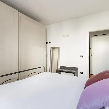 Del Carro 11 By District