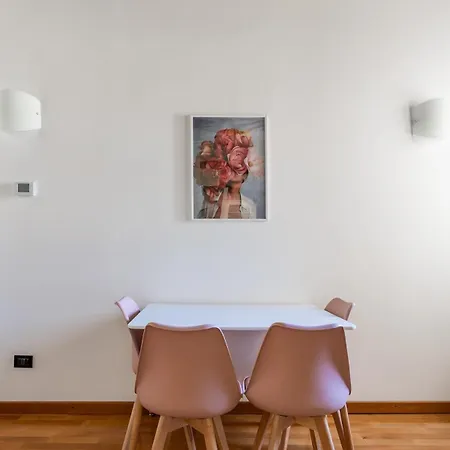 Del Carro 11 By District Bologne