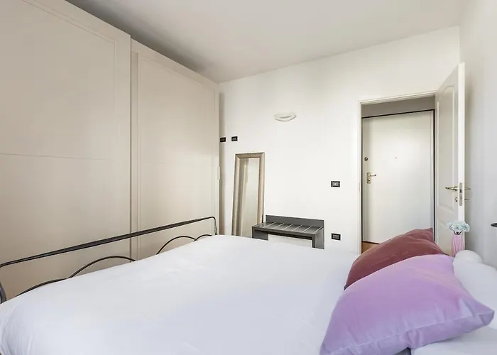 Del Carro 11 By District