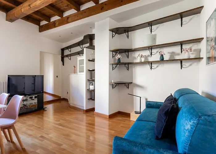 Del Carro 11 By District *