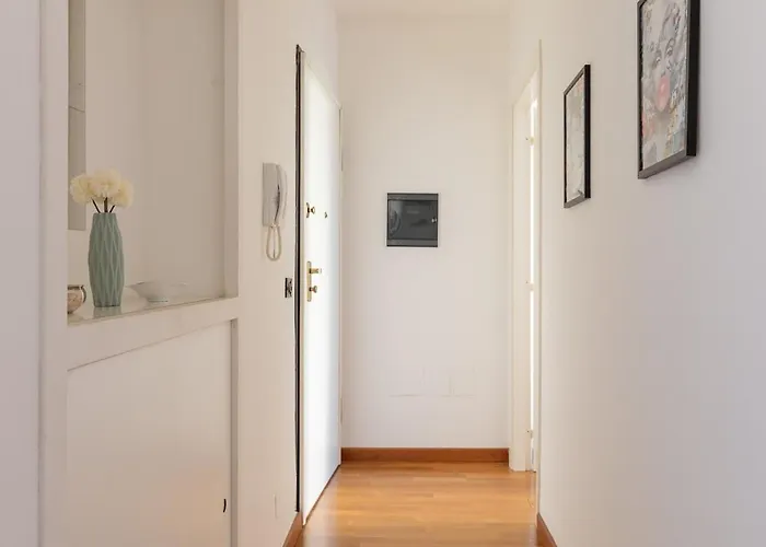 Del Carro 11 By District * Bologna