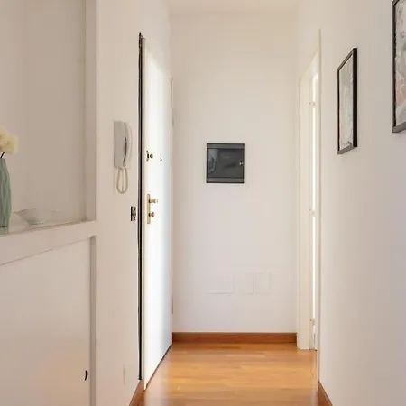 Del Carro 11 By District * Boloňa